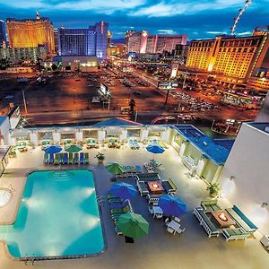 Ultimate Las Vegas Getaway One Bedroom Suite With Balcony, Kitchen, Gym, Pool & Free Parking